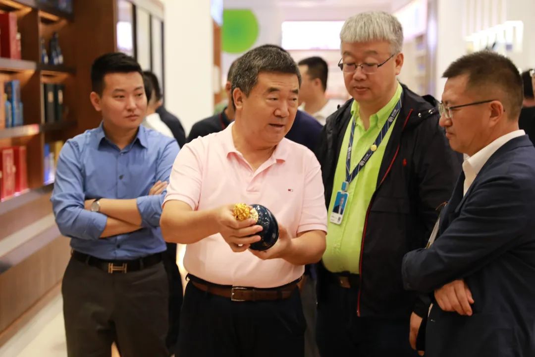 汾酒访问团一行到访jinnianhui今年会，探索清香型白酒发展新风向