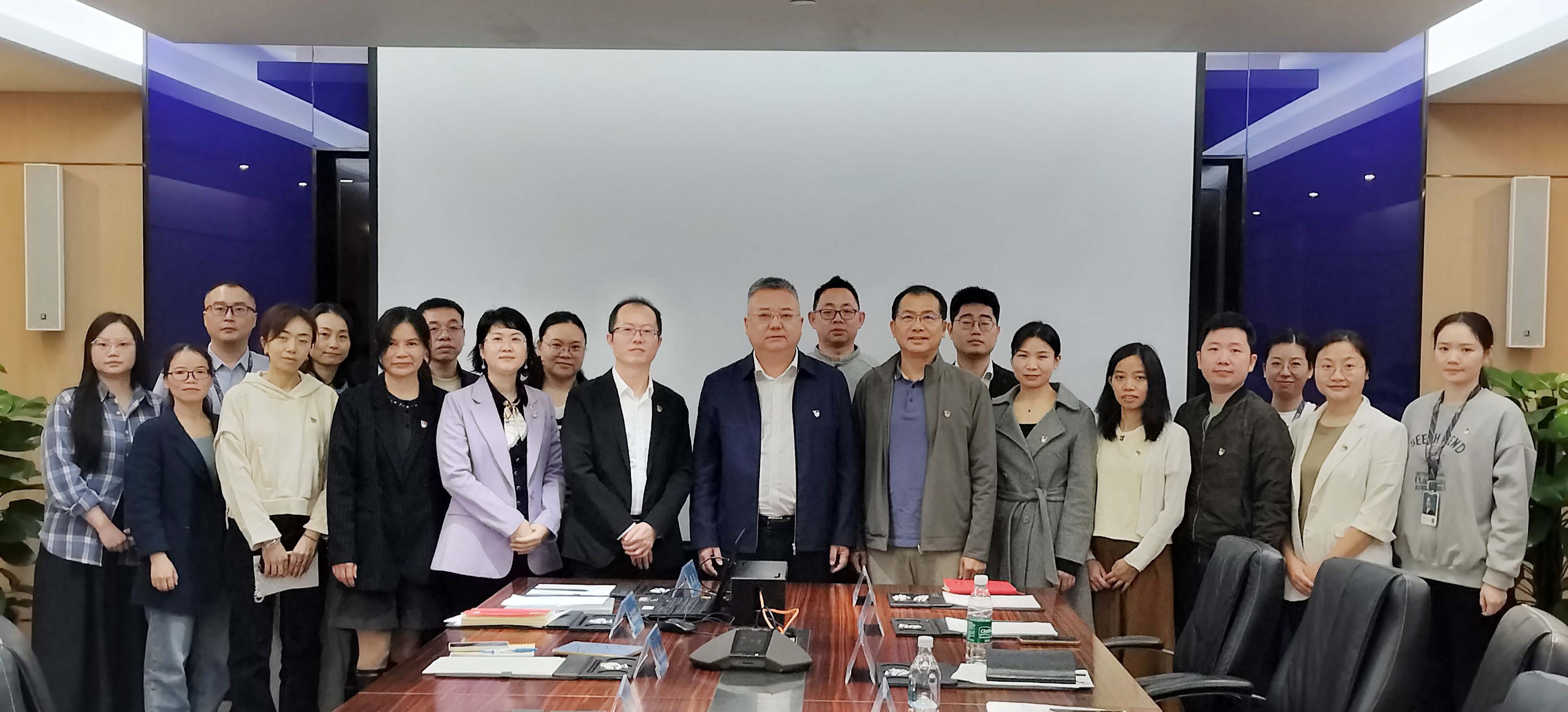 李程任深圳市jinnianhui今年会供应链股份有限公司党委书记，钟志华任党委副书记、纪委书记